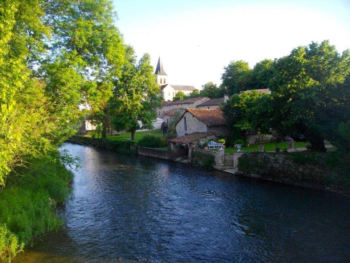 Les Halles Chambre D'Hotes Verteuil-sur-Charente Exteriér fotografie